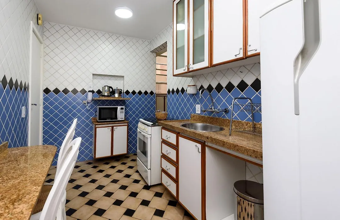 2 Quartos Em Copacabana Com Garagem | Bc 473/704-1